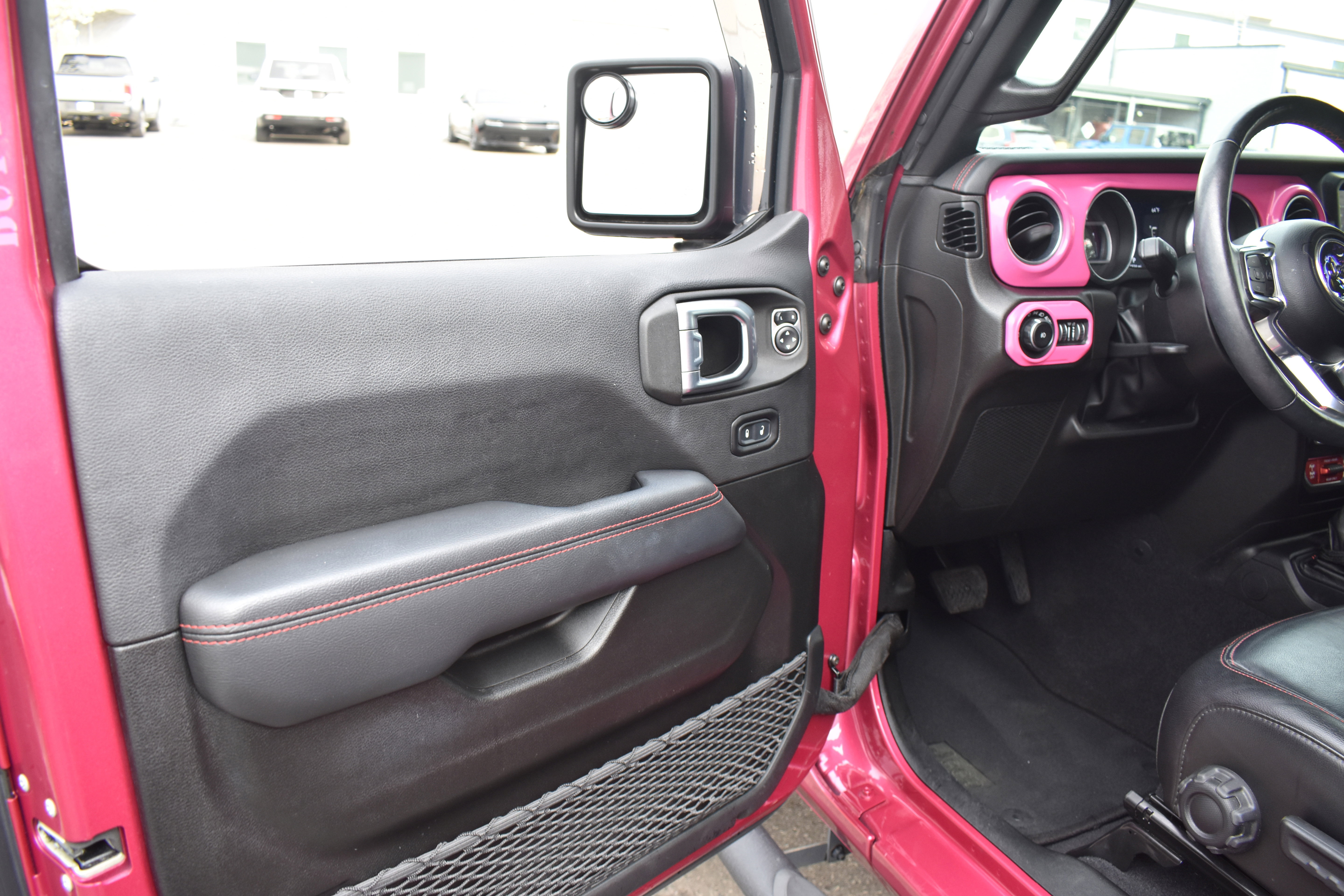 Used 2022 Jeep Wrangler Unlimited Rubicon w/ Cold Weather Group image 25