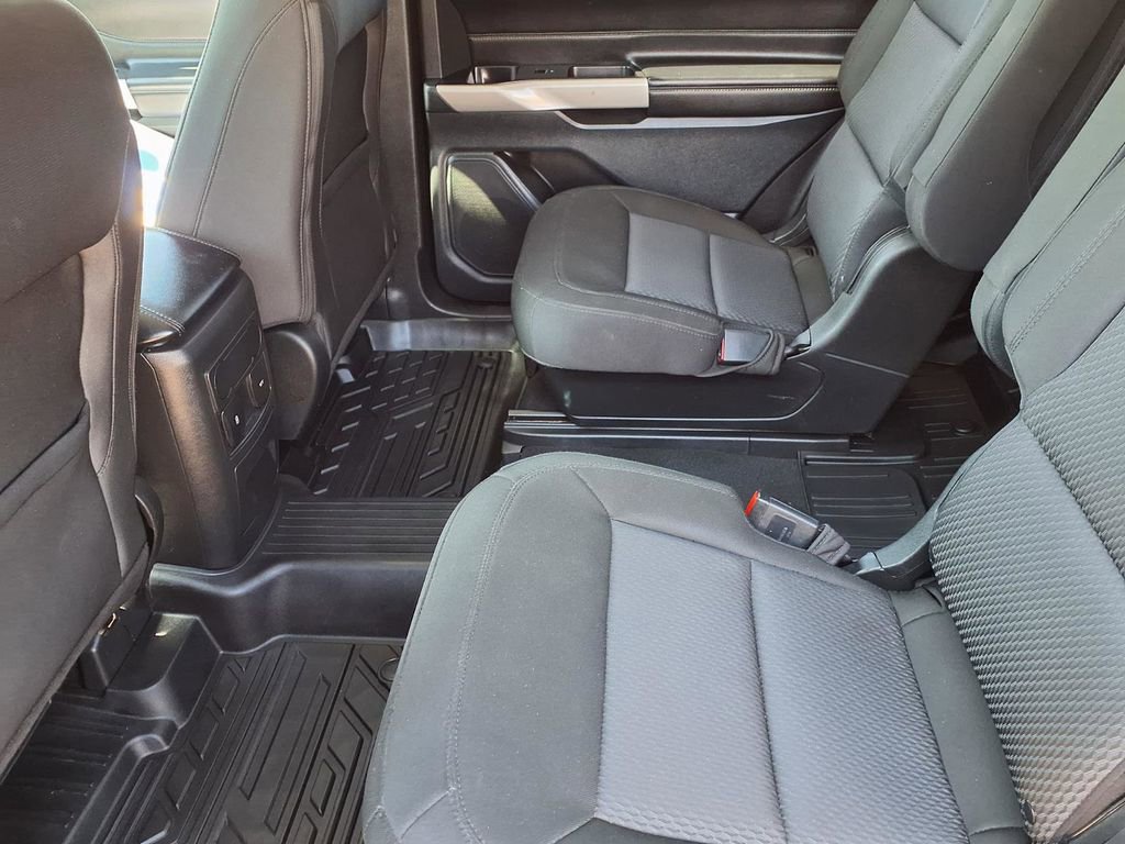 Used 2023 Ford Explorer XLT image 11