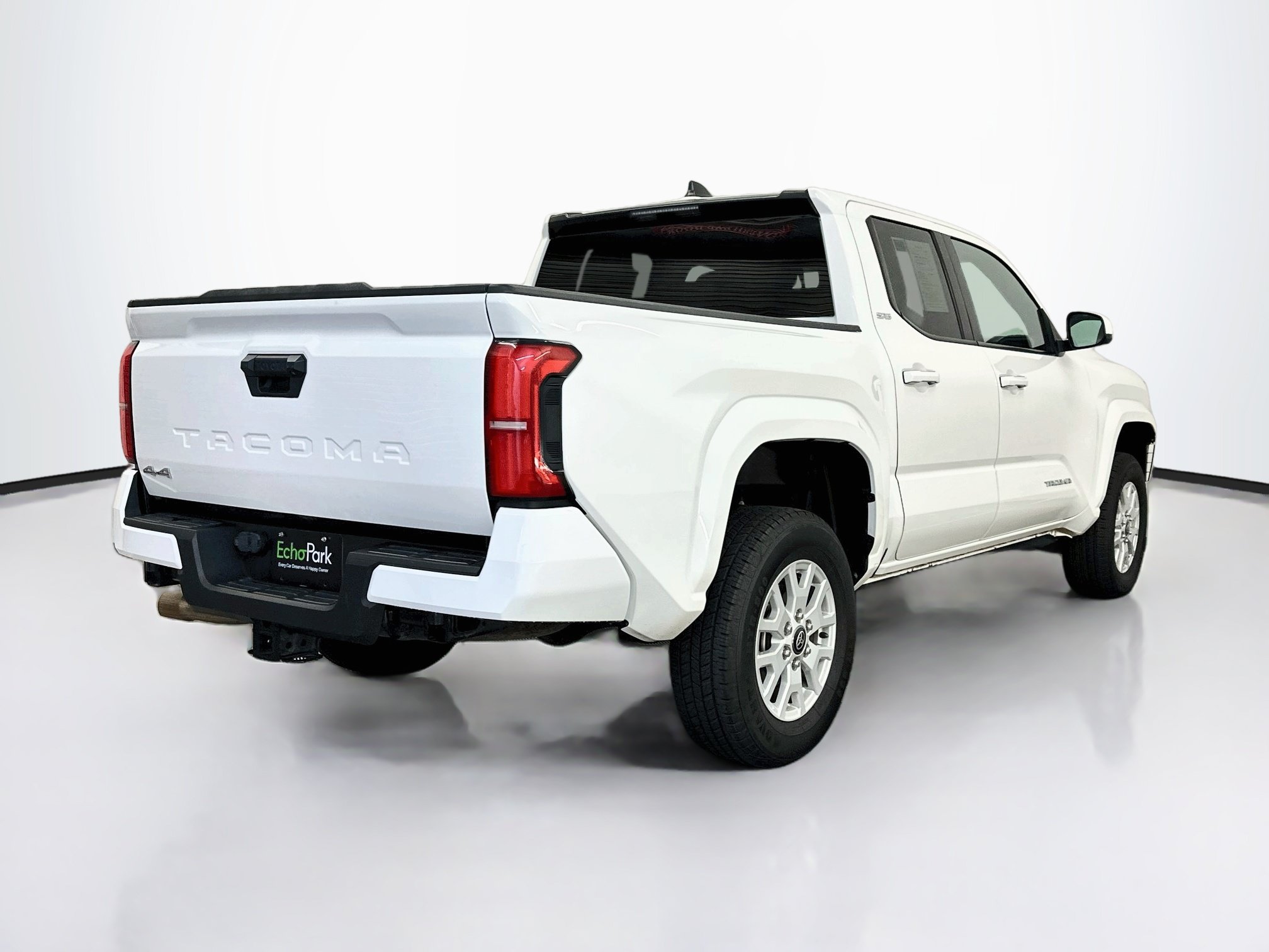 Used 2024 Toyota Tacoma SR5 AWD/4WD image 9