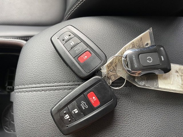 Used 2021 Toyota RAV4 Limited image 28