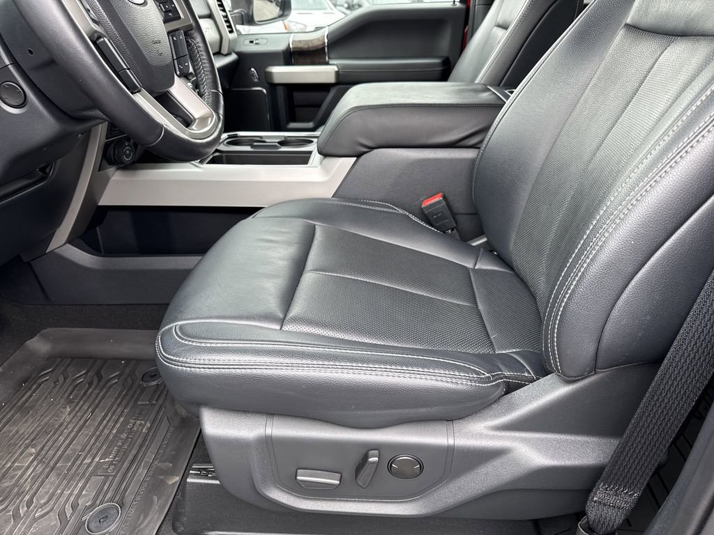 Used 2022 Ford F250 Lariat w/ Black Appearance Package image 9