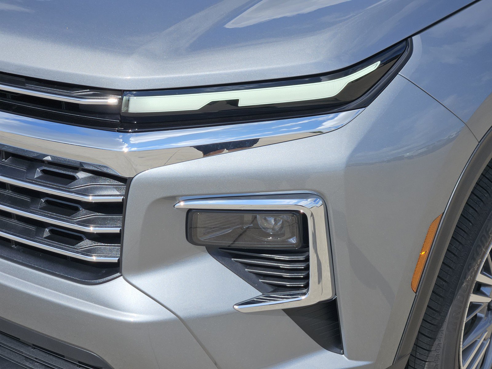 New 2027 Chevrolet Traverse LT w/ Driver Confidence Package FWD image 5
