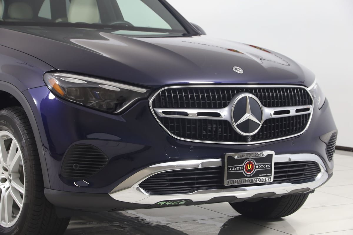 Used 2023 Mercedes-Benz GLC 300 4MATIC w/ Pinnacle Trim Package image 38