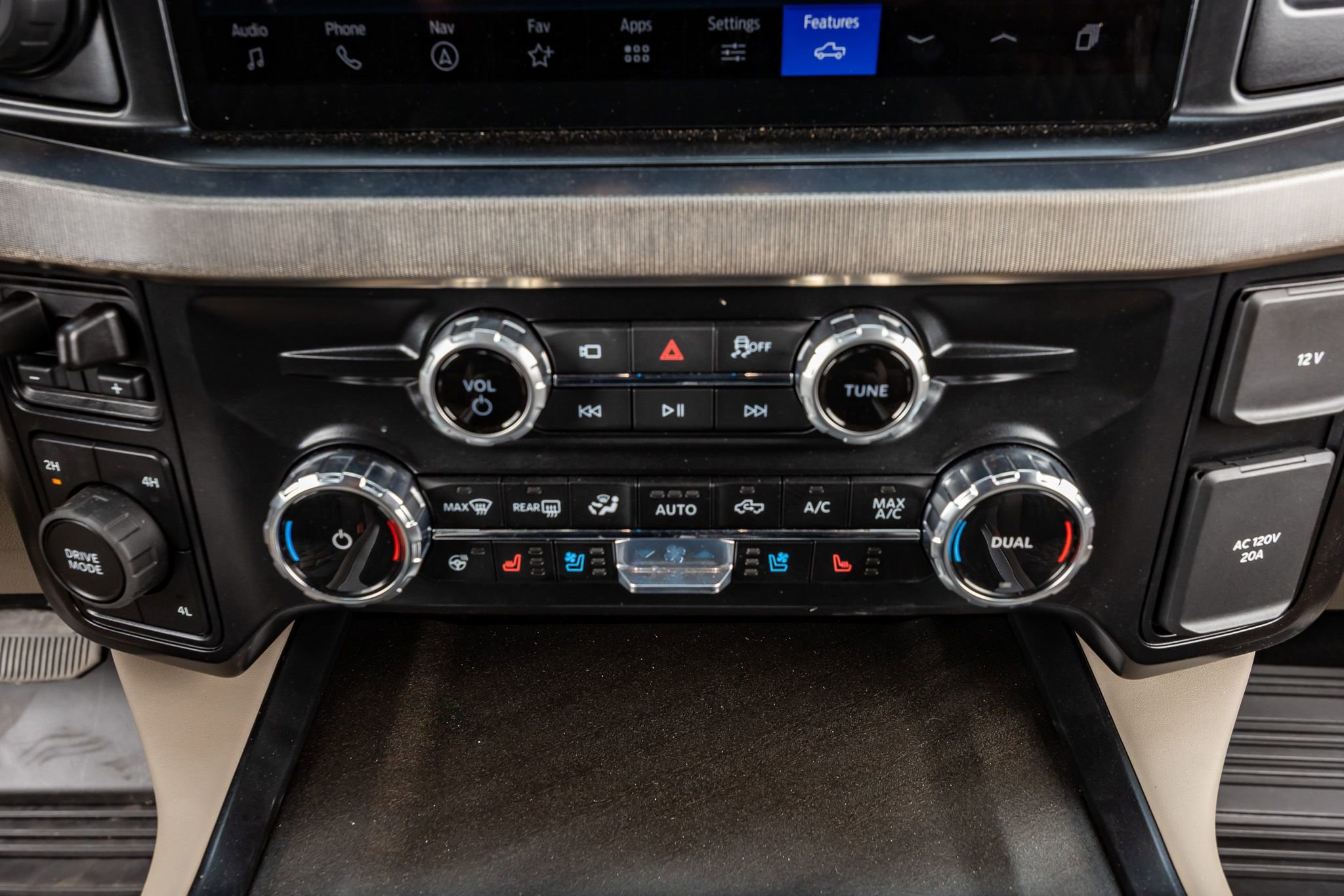 Used 2026 Ford F450 Platinum w/ Platinum Plus Package image 25