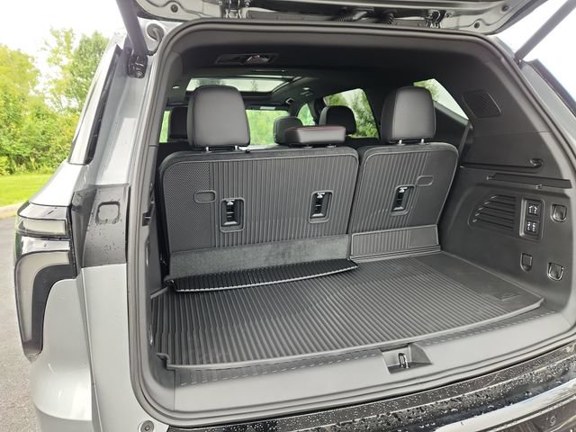 New 2027 Chevrolet Traverse RS w/ LPO, Floor Liner Package FWD image 19