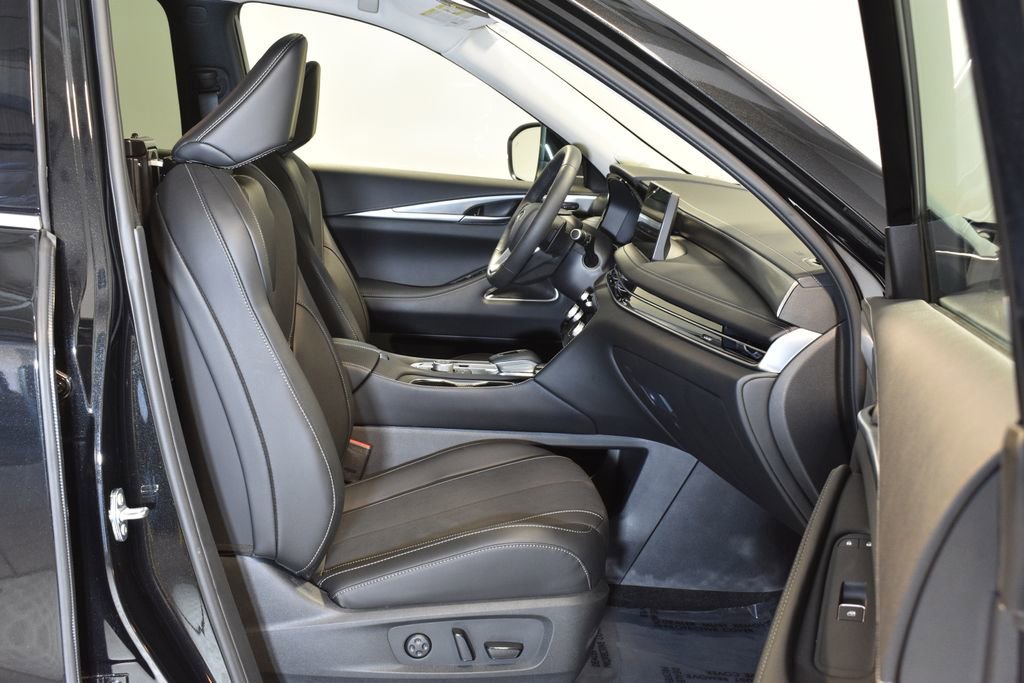 Certified 2026 INFINITI QX60 Luxe w/ Family Package image 32