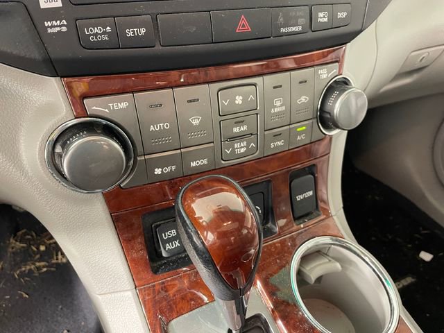 Used 2012 Toyota Highlander Limited w/ Tow Pkg AWD/4WD image 8