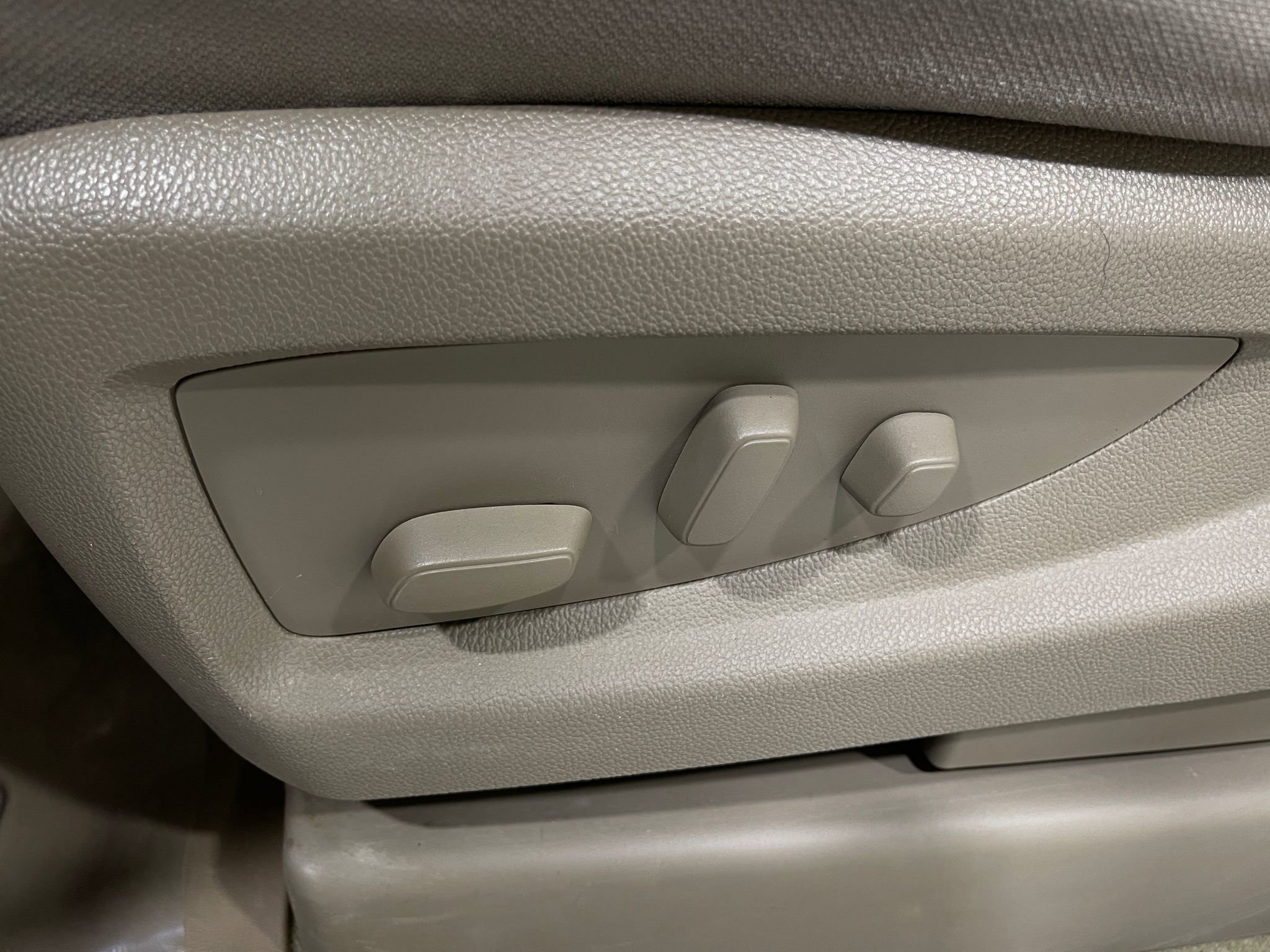 Used 2016 GMC Yukon SLE w/ HD Trailering Package image 15