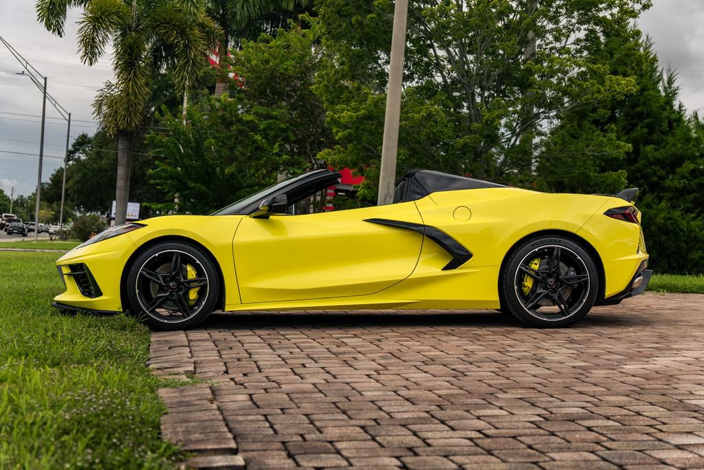 Used 2023 Chevrolet Corvette Stingray Preferred Conv w/ Z51 Performance Package RWD image 3