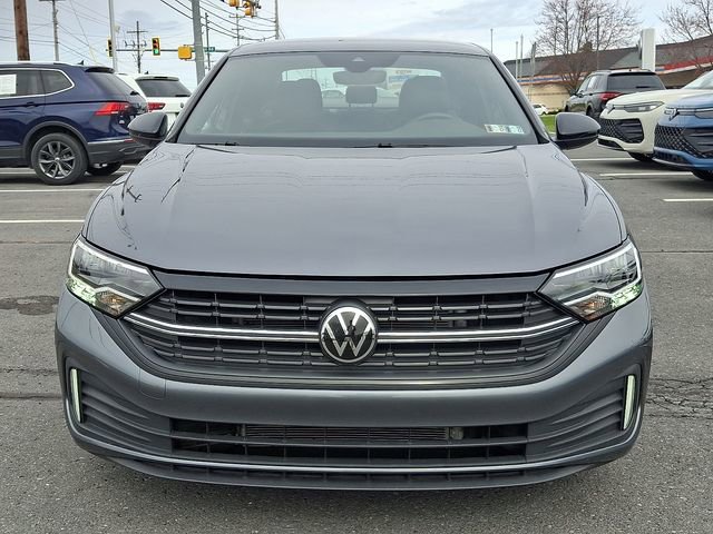 Used 2024 Volkswagen Jetta Sport image 2