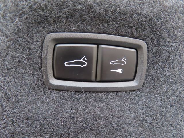 Used 2020 Porsche Taycan 4S image 37