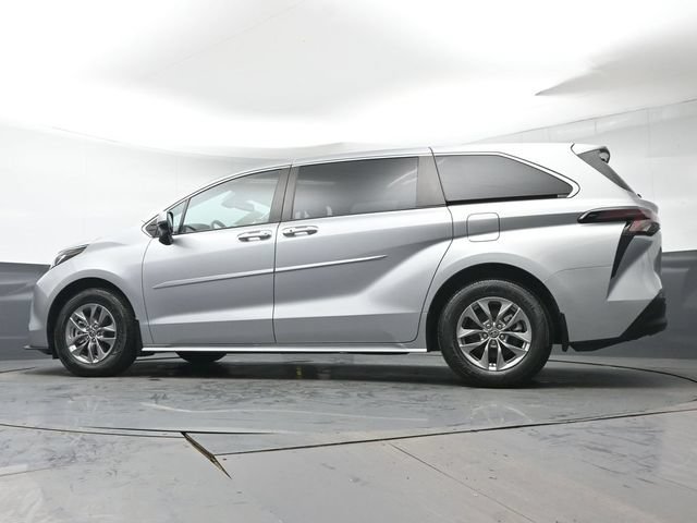 Certified 2023 Toyota Sienna XLE w/ Protection Package (TMS) FWD image 35