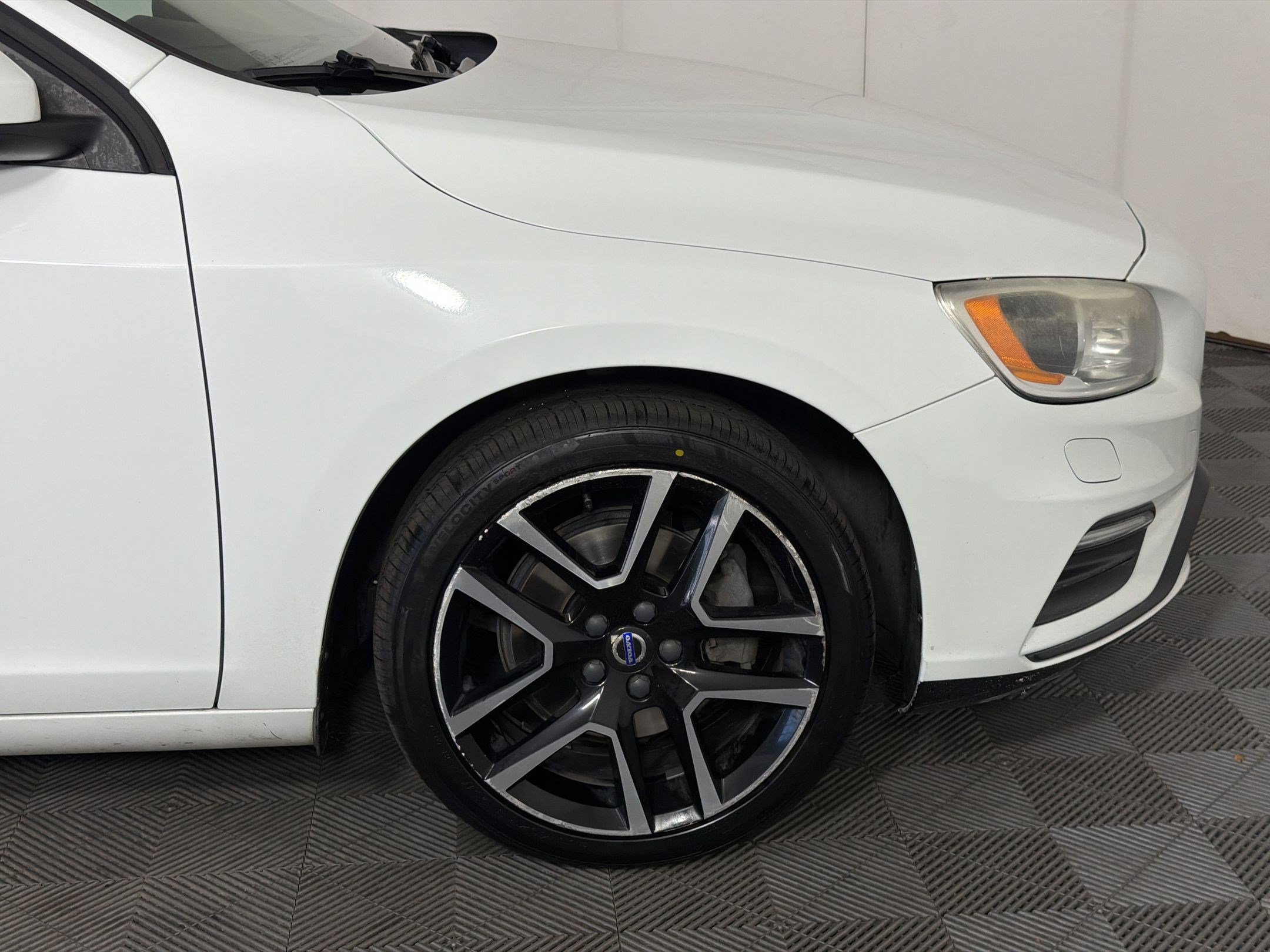 Used 2018 Volvo V60 T5 Dynamic w/ Vision Package FWD image 13