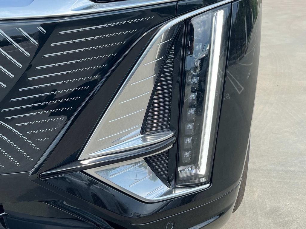 New 2026 Cadillac Lyriq Luxury RWD image 9