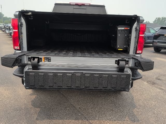 Used 2026 Chevrolet Silverado 2500 ZR2 w/ LPO, Dark Essentials Package AWD/4WD image 9