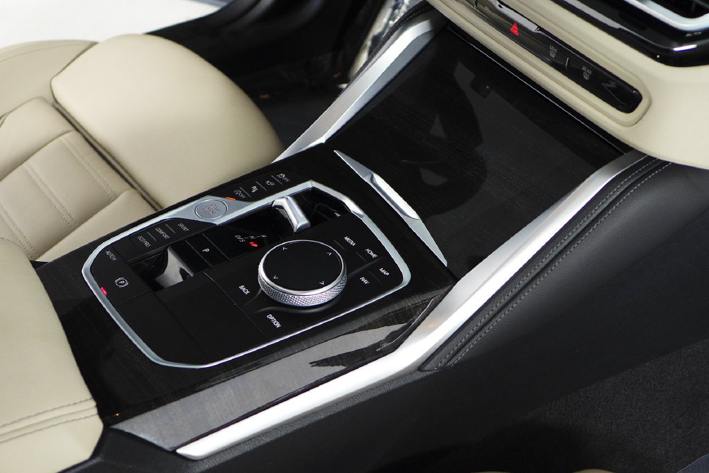 Used 2024 BMW 430i Coupe w/ M Sport Package RWD image 16