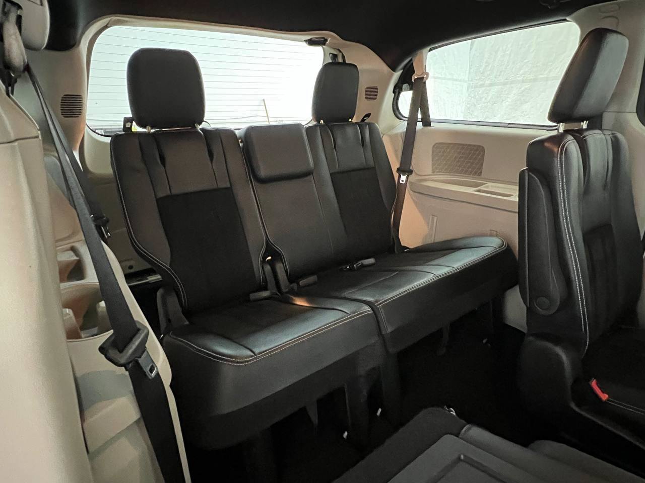 Used 2019 Dodge Grand Caravan SXT FWD image 14