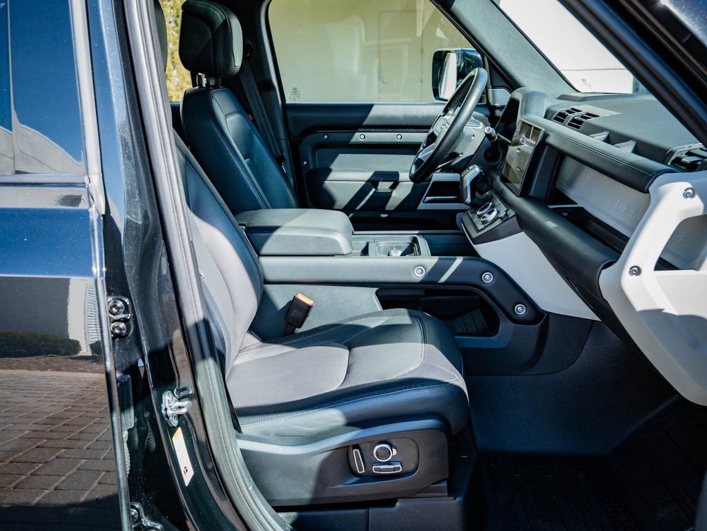 Used 2023 Land Rover Defender 130 X-Dynamic SE image 23