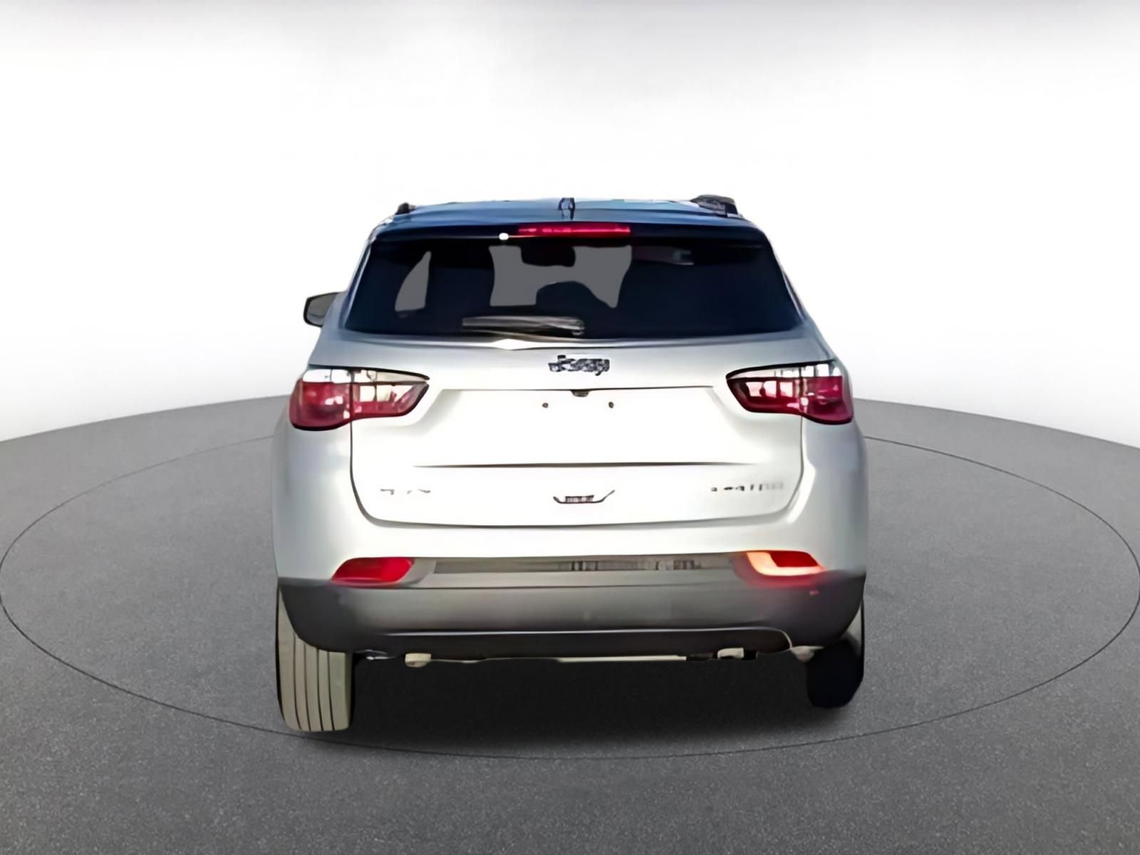 Used 2025 Jeep Compass Limited image 16