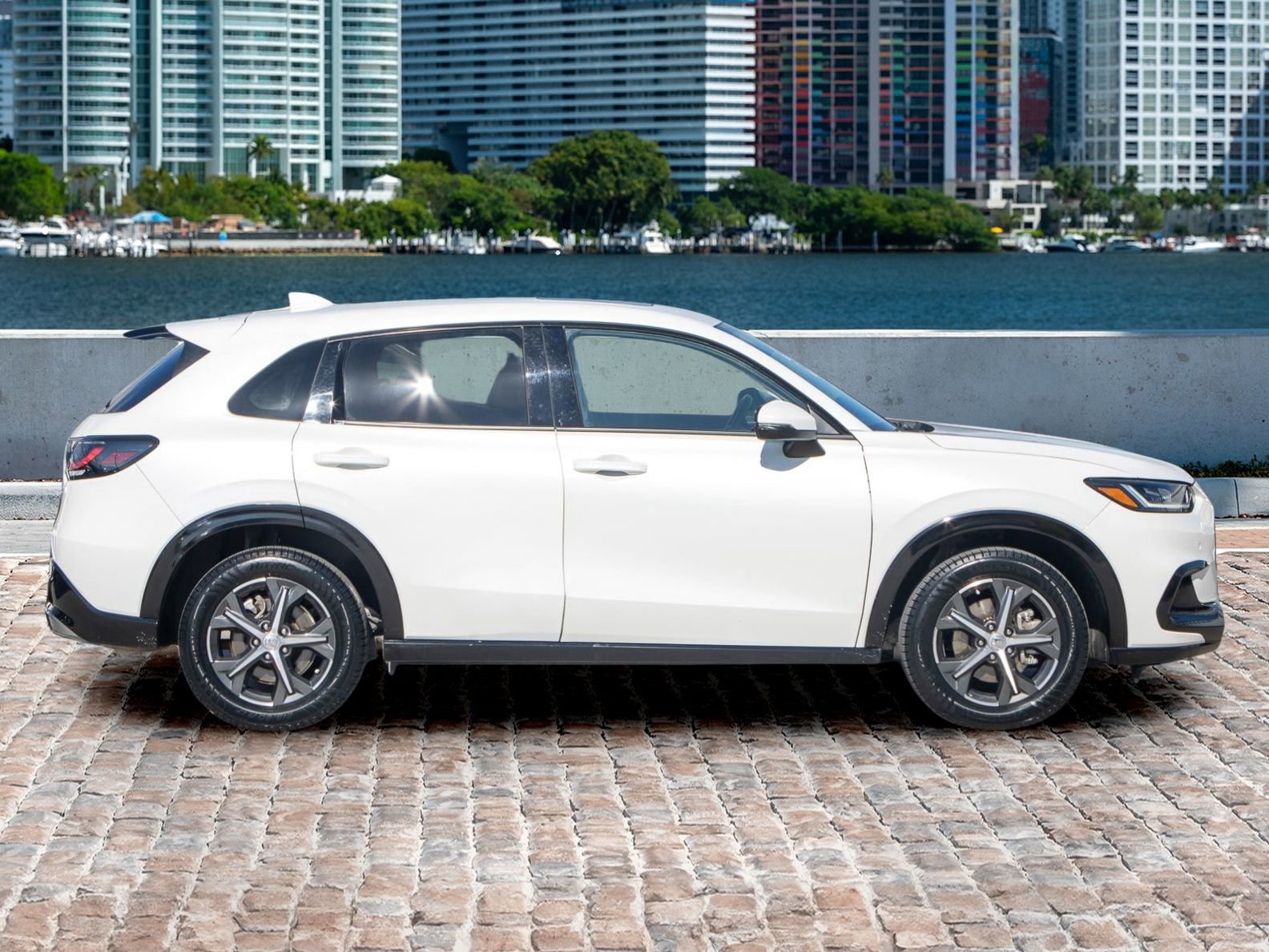 Certified 2023 Honda HR-V EX-L image 4