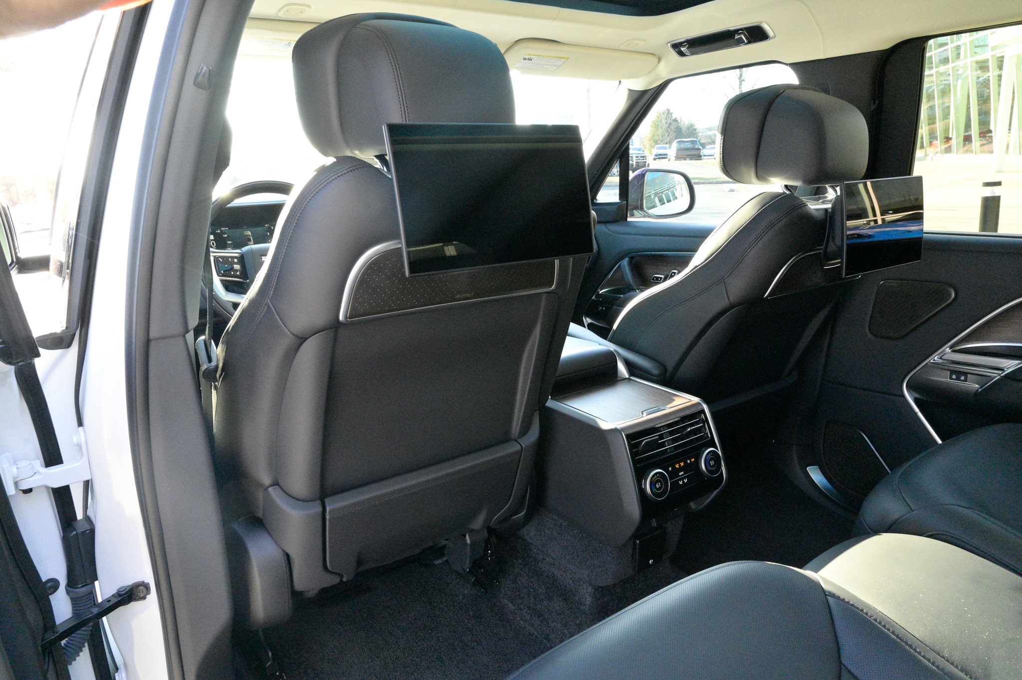 Used 2025 Land Rover Range Rover Long Wheelbase Autobiography image 35