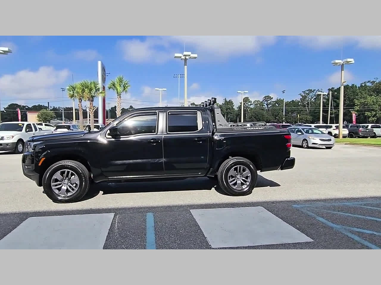 Used 2025 Nissan Frontier SV AWD/4WD image 27