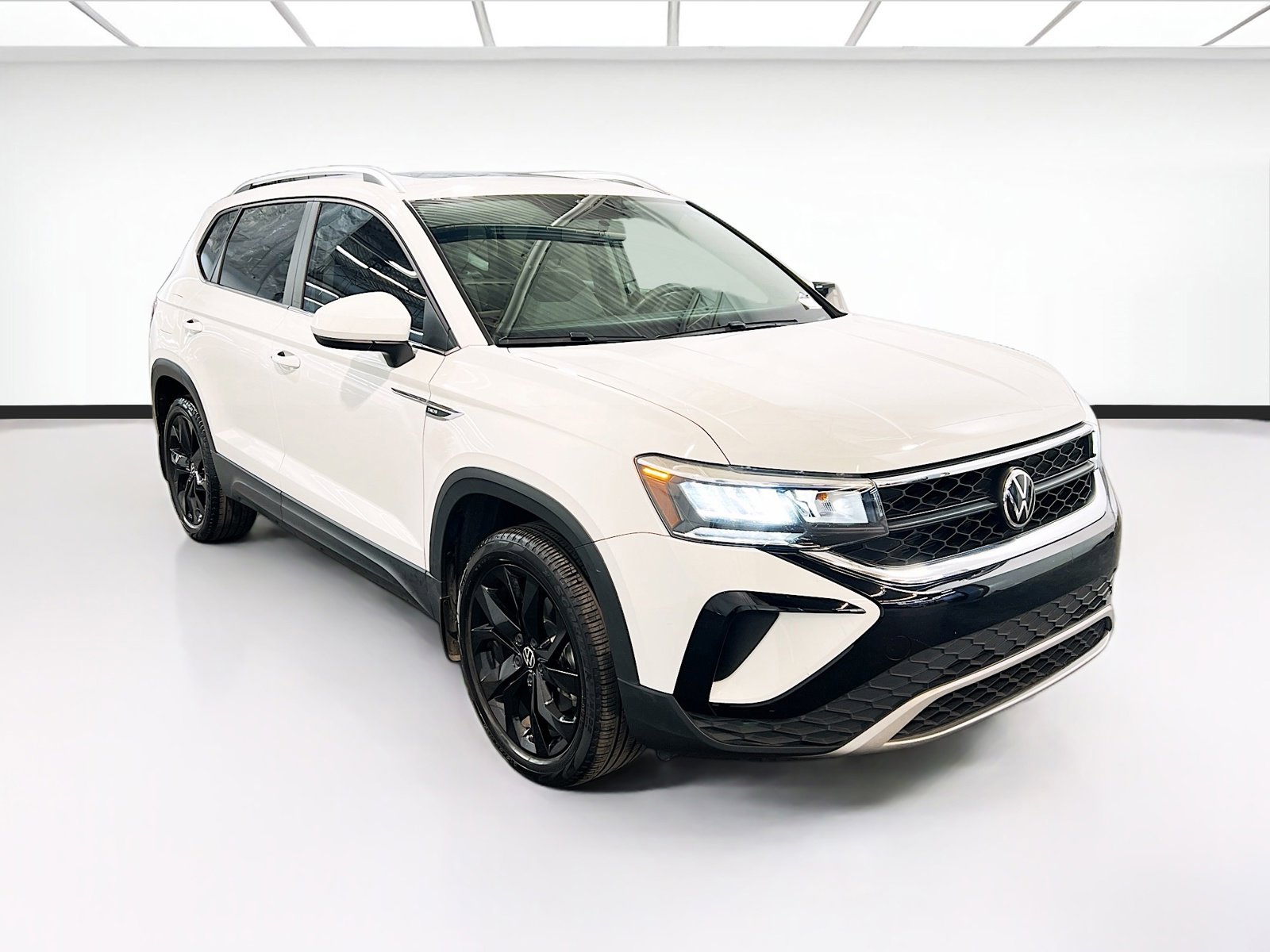 Used 2022 Volkswagen Taos SE image 3