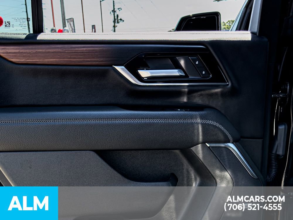 Used 2025 GMC Yukon Denali AWD/4WD image 14