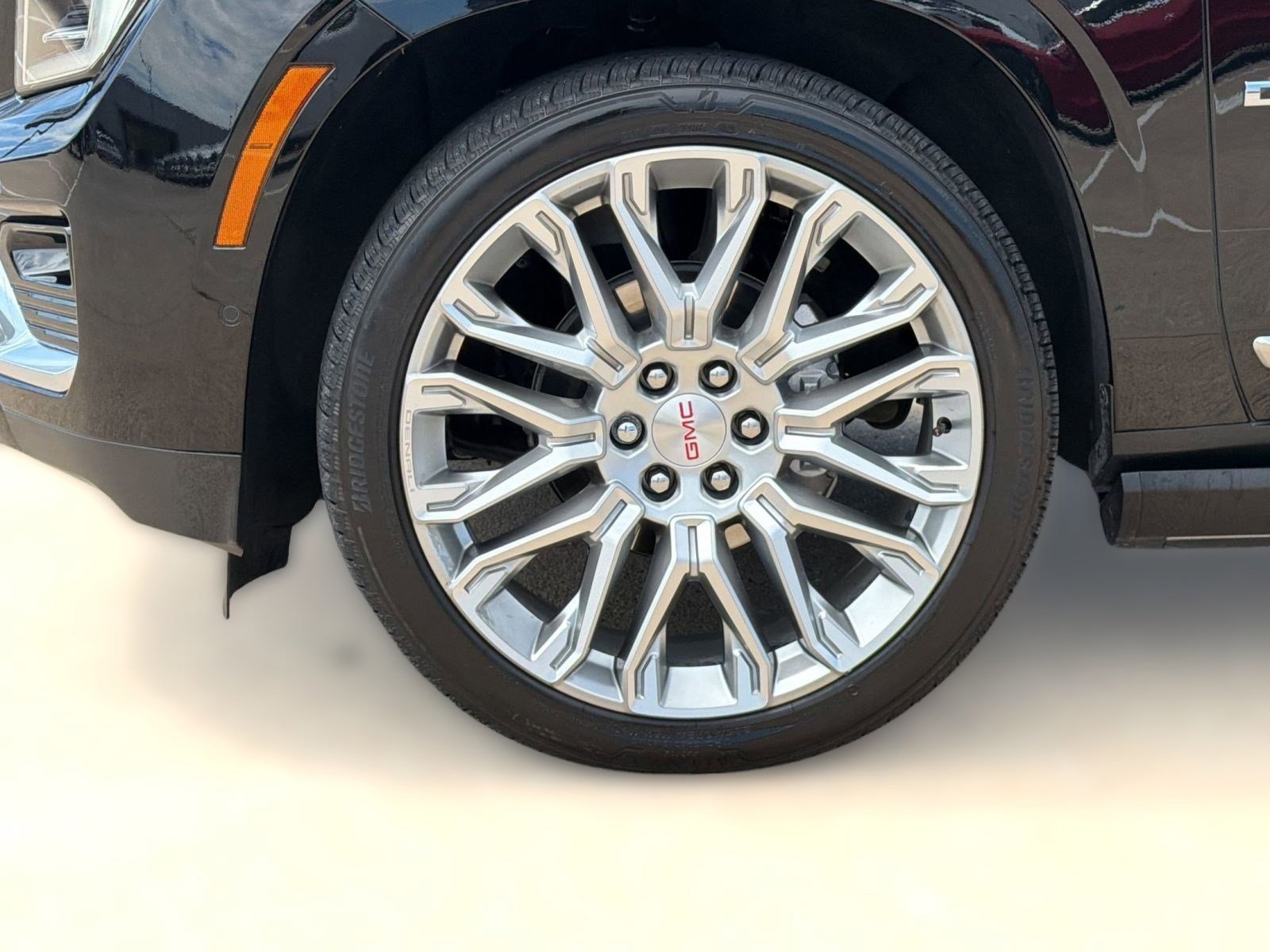 Used 2025 GMC Yukon Denali w/ Denali Reserve Package image 12