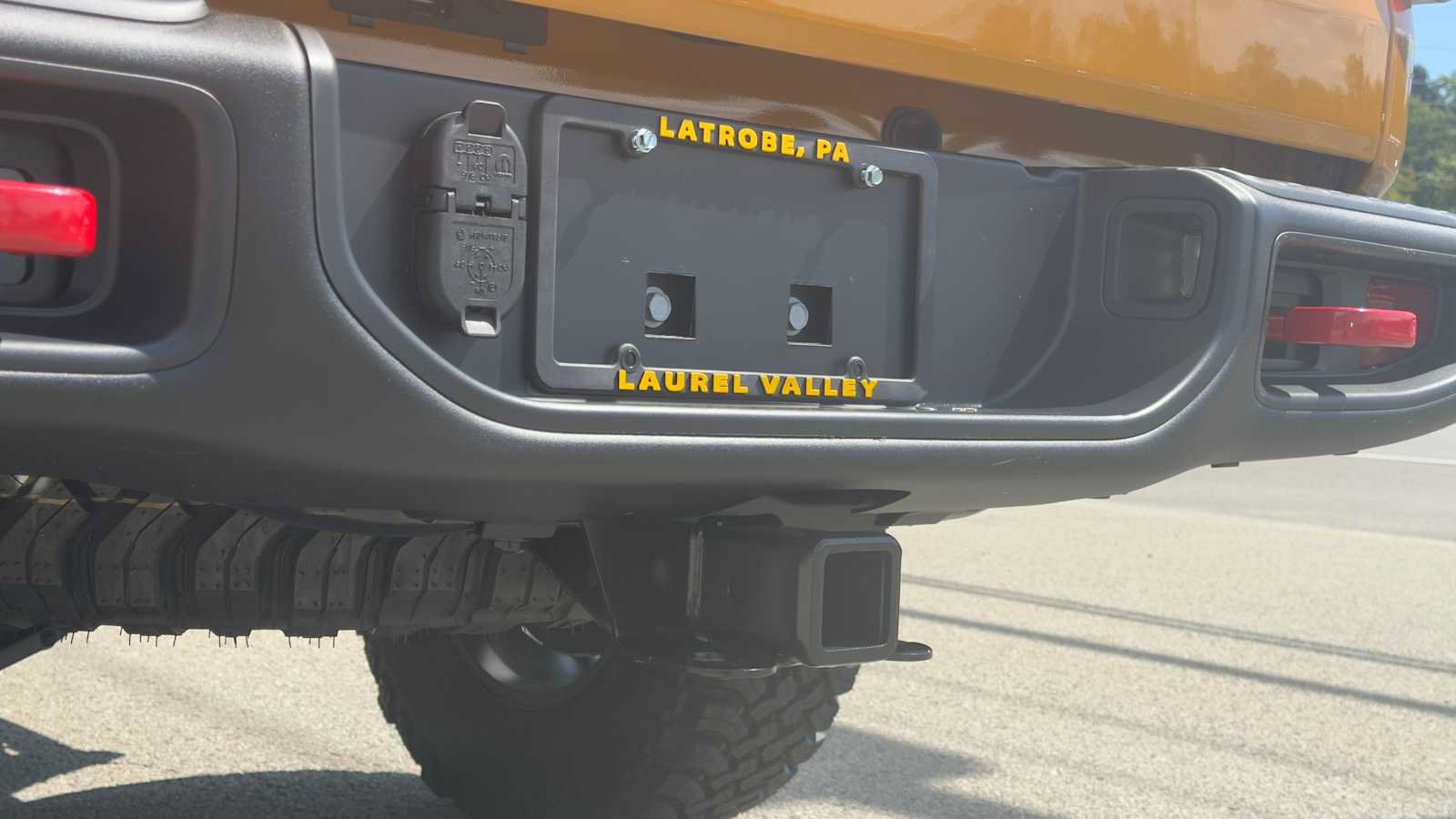 New 2026 Jeep Gladiator Rubicon w/ Rockslide Package AWD/4WD image 8