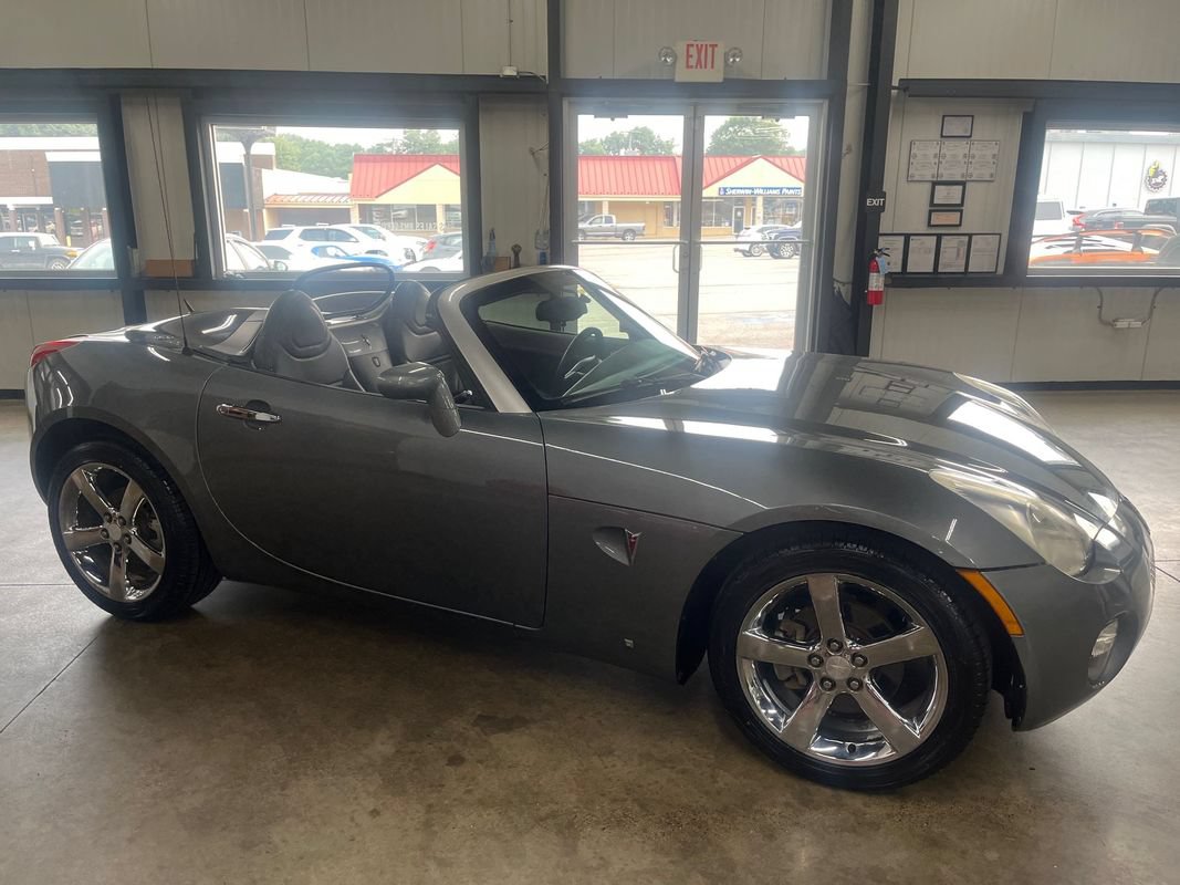 Used 2007 Pontiac Solstice Convertible w/ Premium Package RWD image 17