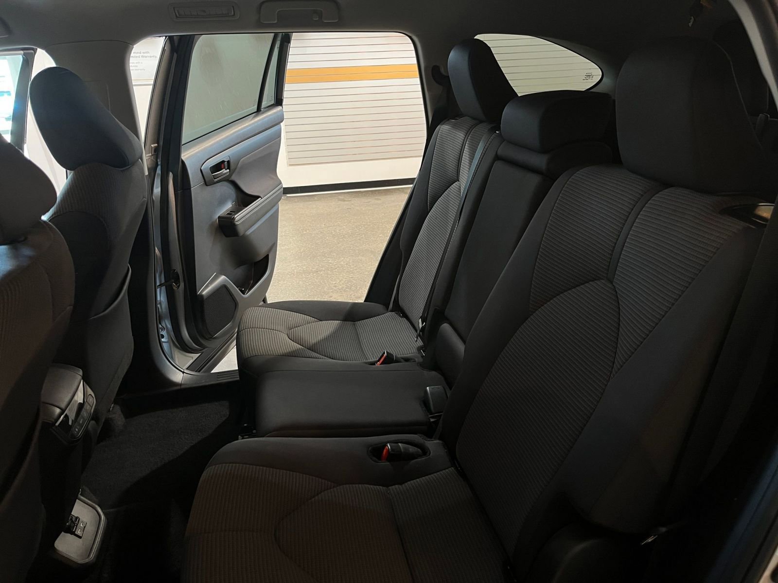 Used 2025 Toyota Highlander LE FWD image 41