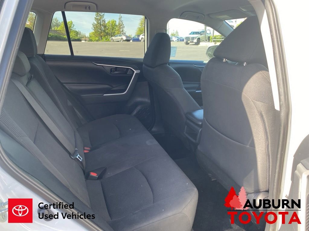 Certified 2019 Toyota RAV4 LE w/ Carpet Mat Package FWD image 15