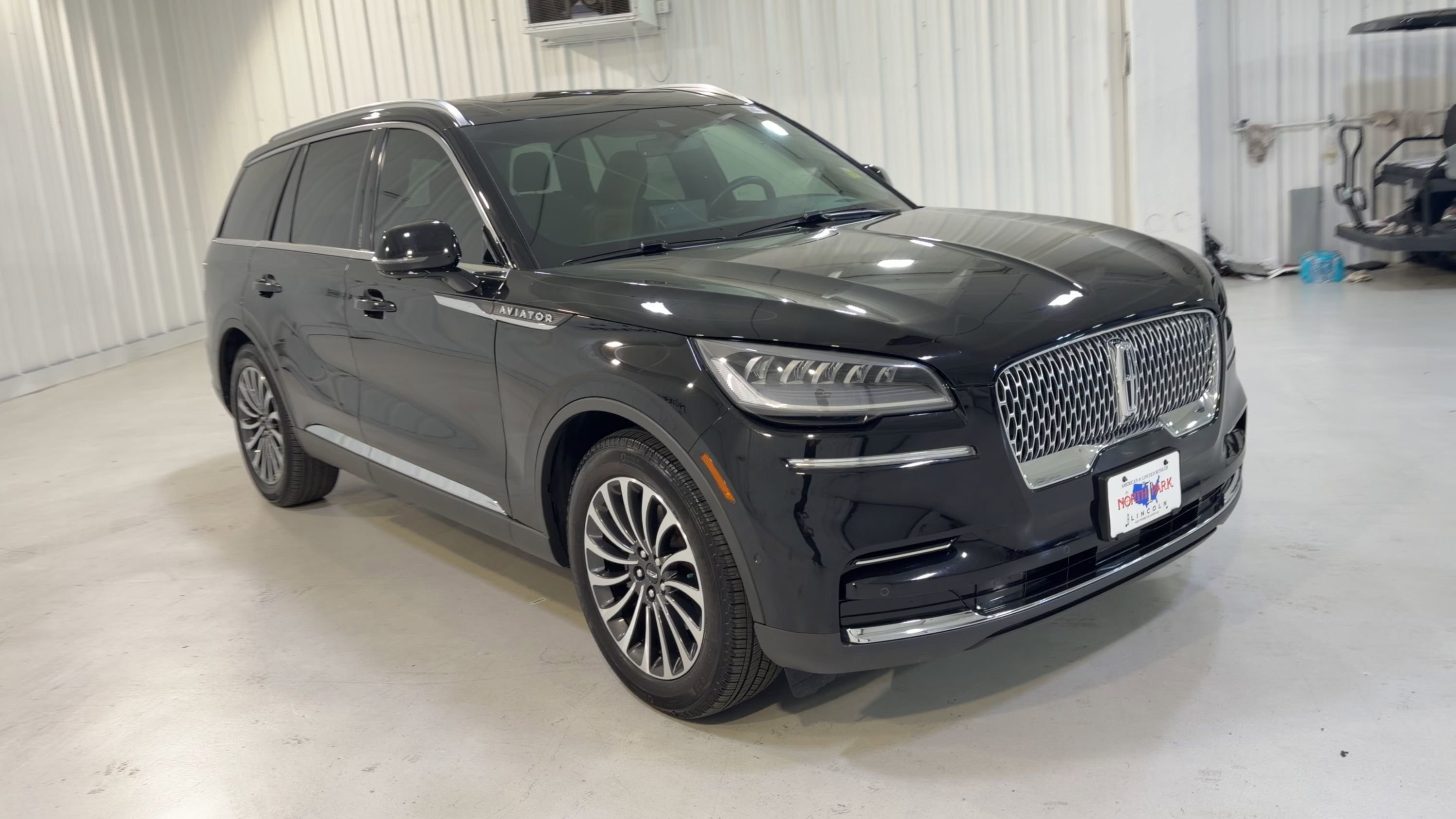 Used 2023 Lincoln Aviator Reserve w/ Elements Package Plus image 3