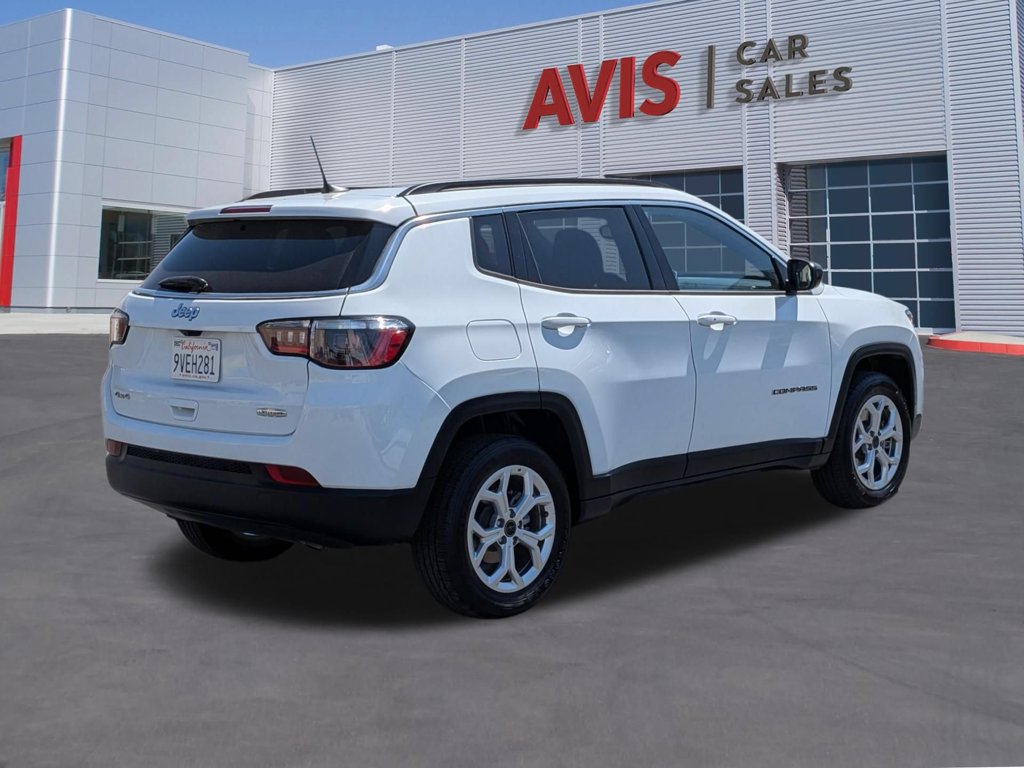 Used 2025 Jeep Compass Latitude w/ Sun & Sound Group AWD/4WD image 6