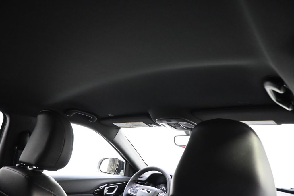 Used 2025 Jeep Compass Trailhawk image 17