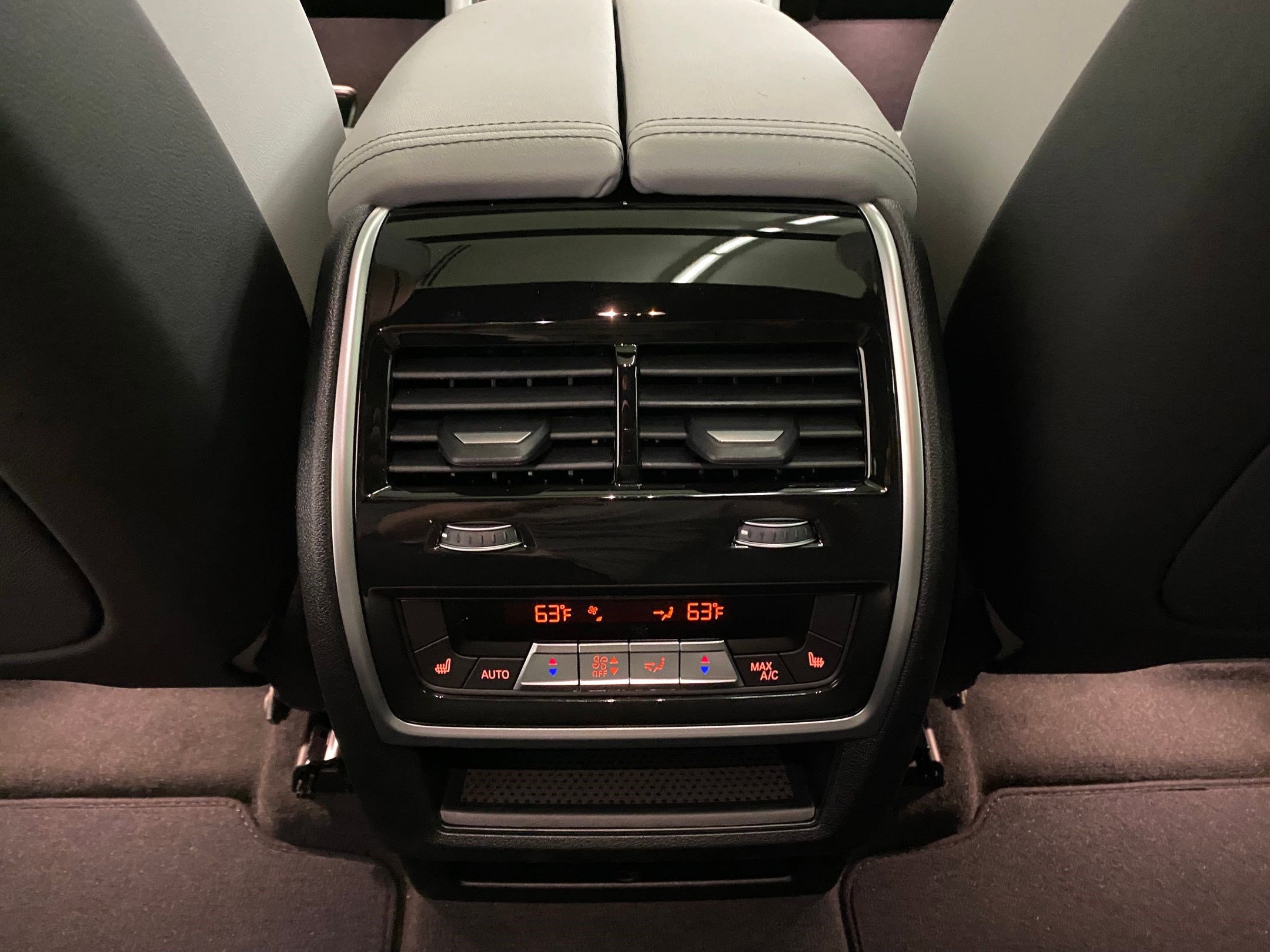 New 2026 BMW X6 xDrive40i w/ Climate Comfort Package image 29