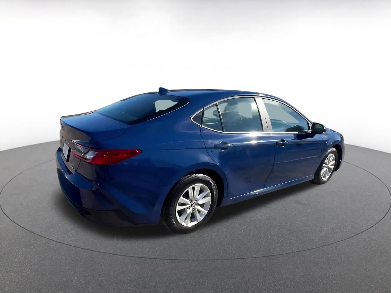 Used 2025 Toyota Camry LE image 15