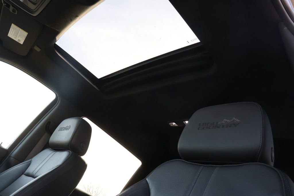 Used 2020 Chevrolet Silverado 1500 High Country w/ Technology Package image 3