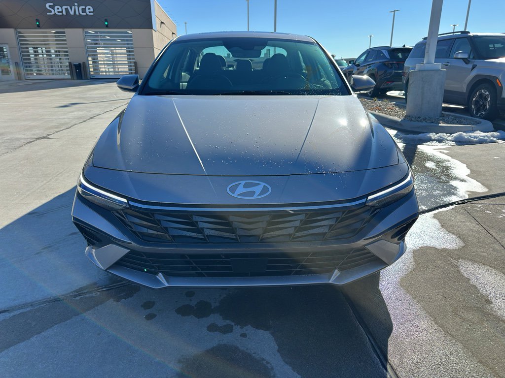 New 2025 Hyundai Elantra Limited image 8