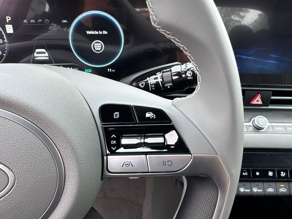 New 2025 Hyundai Elantra SEL image 15