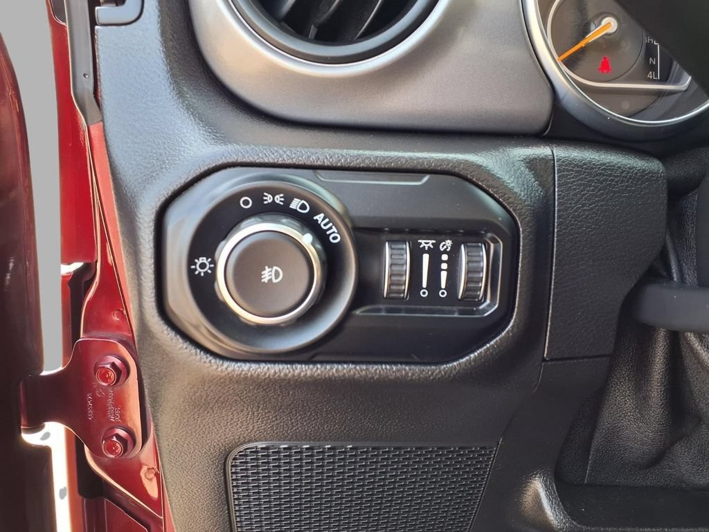 Used 2021 Jeep Wrangler Unlimited Sport AWD/4WD image 16