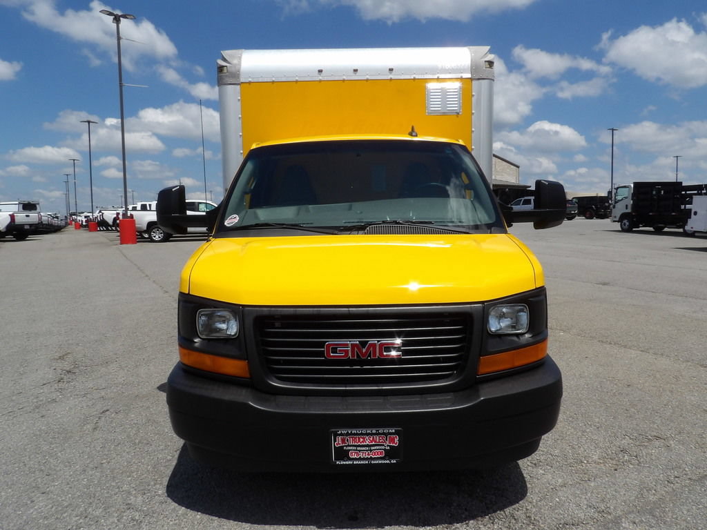 Used 2017 GMC Savana 3500 Extended RWD image 12