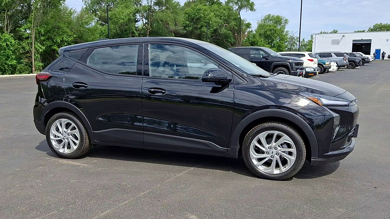 New 2027 Chevrolet Bolt LT w/ Comfort Package FWD image 4