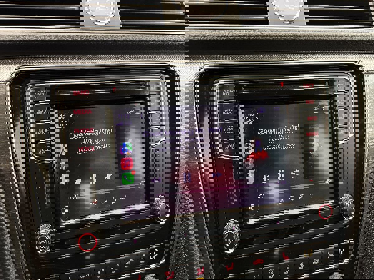 Used 2016 Volkswagen Passat 1.8T SEL Premium image 19