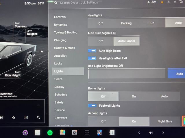 Used 2024 Tesla Cybertruck AWD Crew Cab image 43