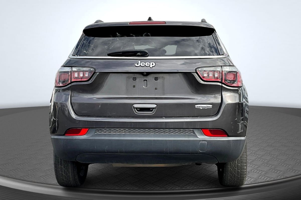 Used 2019 Jeep Compass Latitude w/ Popular Equipment Group image 4