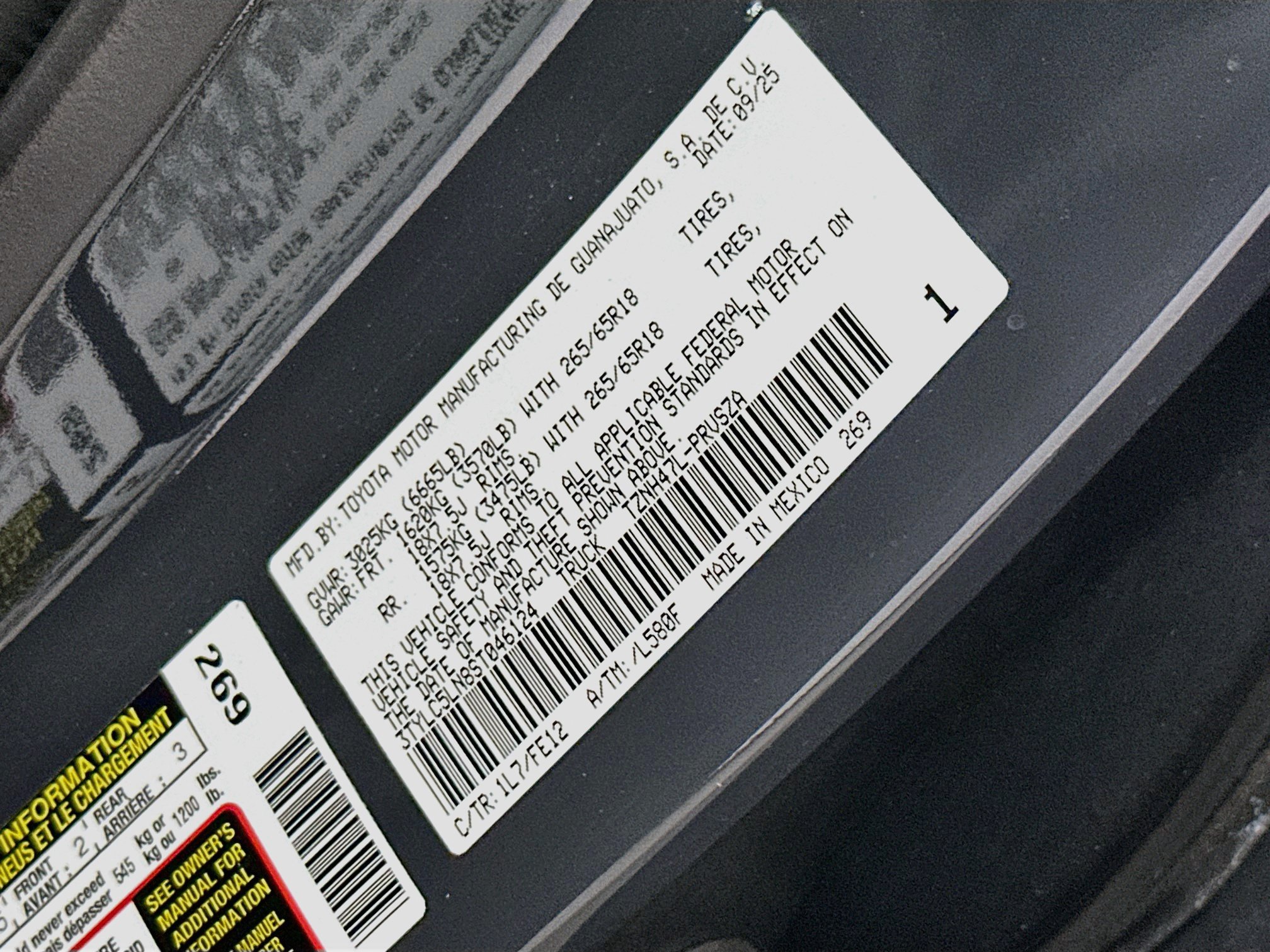 Used 2025 Toyota Tacoma TRD Sport AWD/4WD image 12