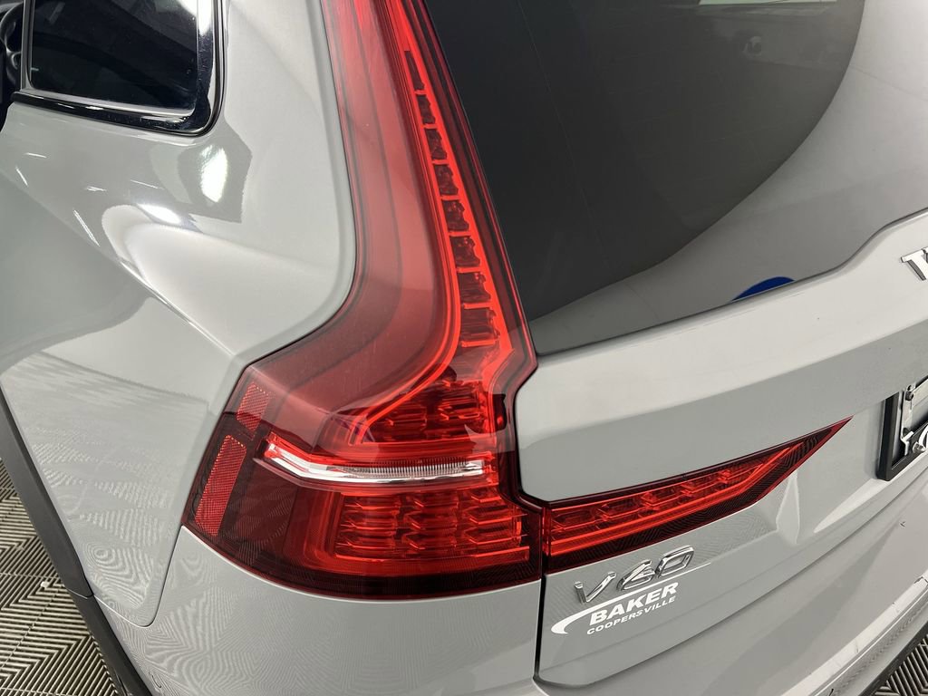 Used 2025 Volvo V60 B5 Cross Country Plus image 35
