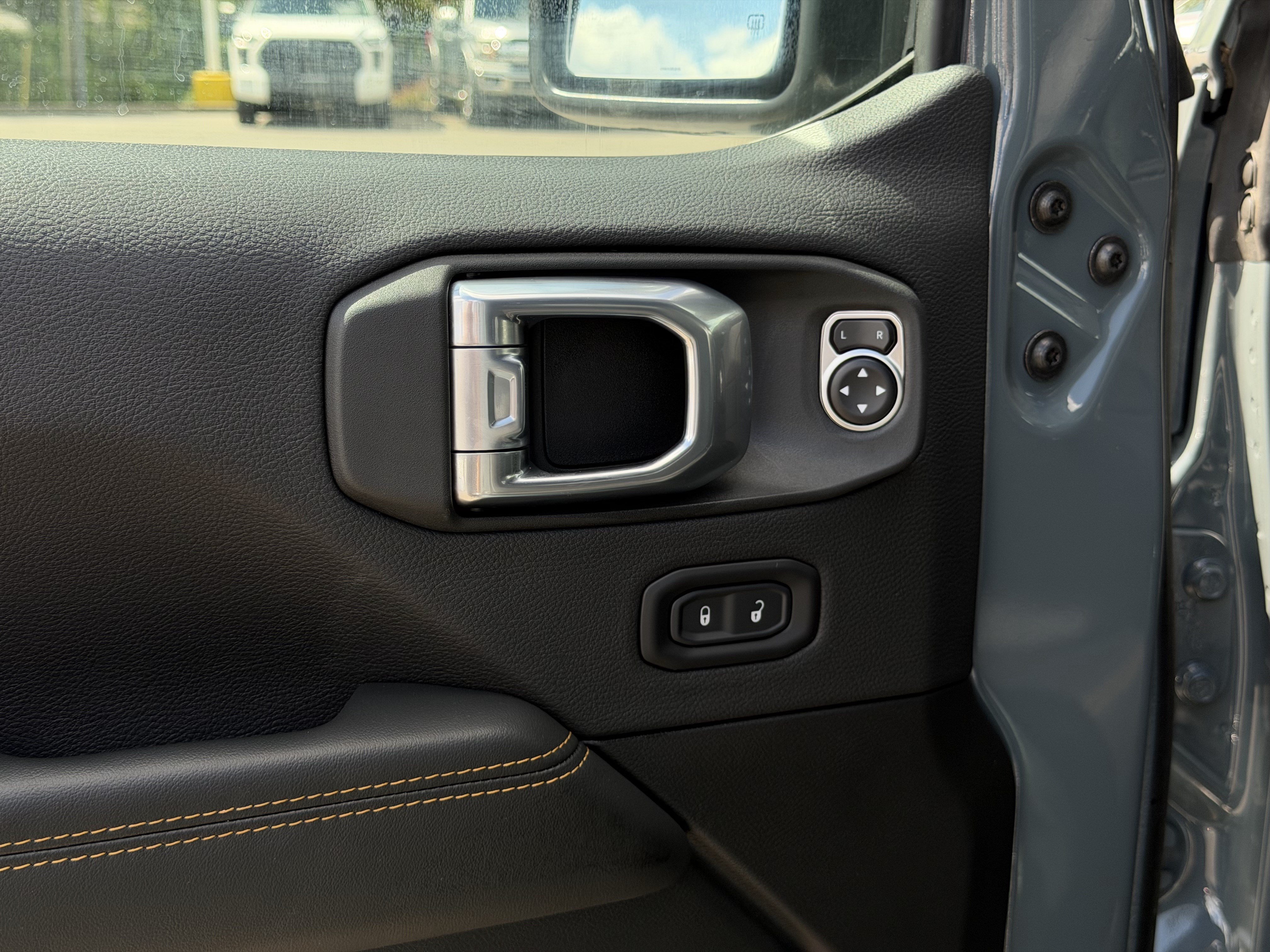 Used 2026 Jeep Wrangler Unlimited Sahara AWD/4WD image 15